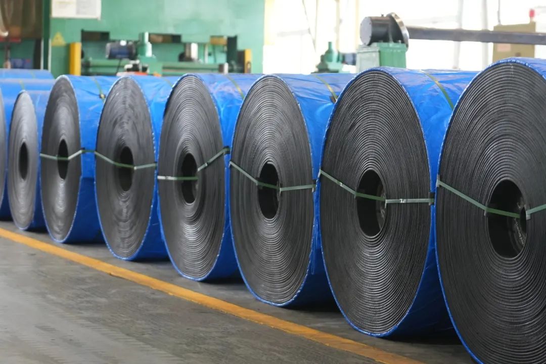 Let’s talk about the advantages of conveyor belts for a minute?